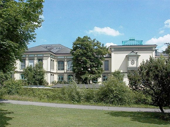 Titelbild: Institut für Infektionskrankheiten